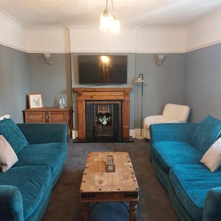 Llandudno Apartment, Quirky Pub With Tropical Beer Garden Exterior photo