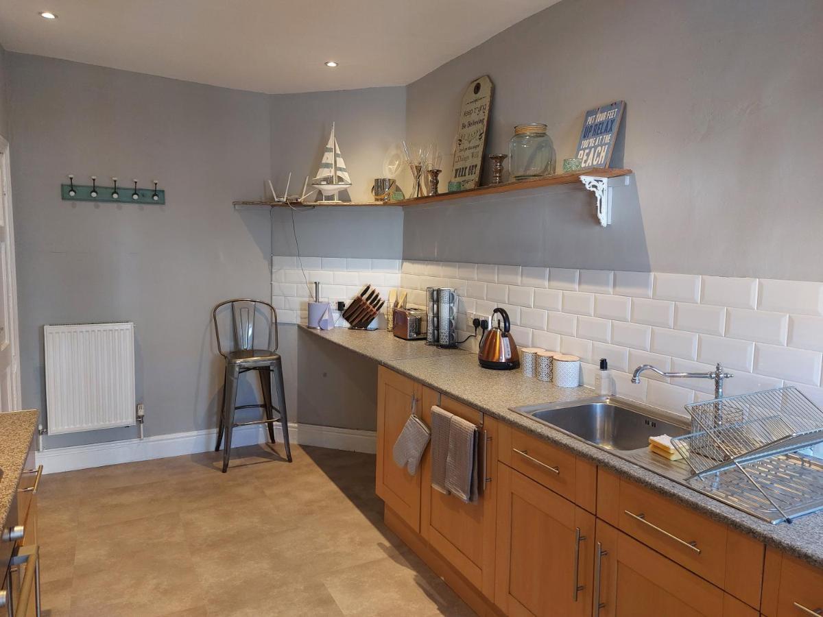 Llandudno Apartment, Quirky Pub With Tropical Beer Garden Exterior photo