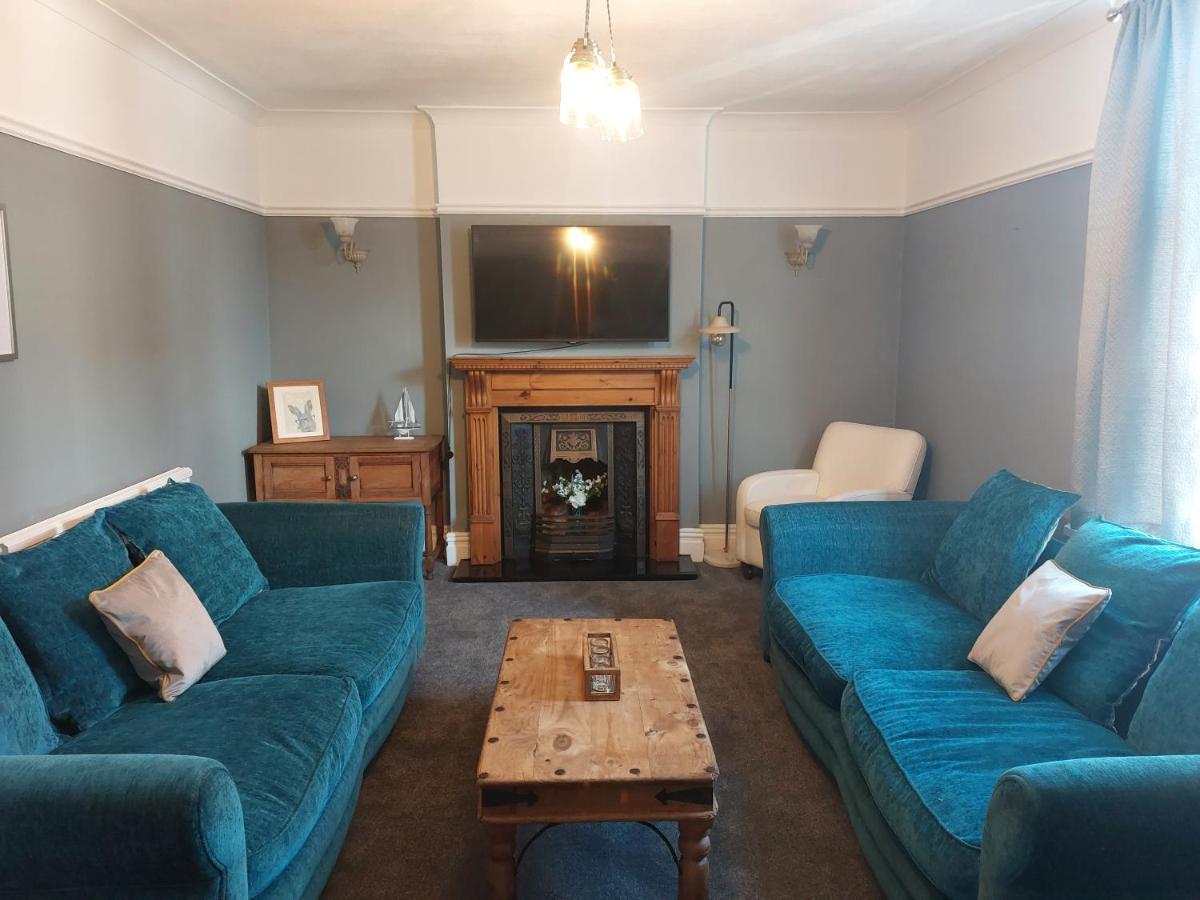 Llandudno Apartment, Quirky Pub With Tropical Beer Garden Exterior photo