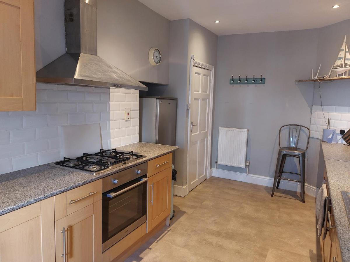 Llandudno Apartment, Quirky Pub With Tropical Beer Garden Exterior photo