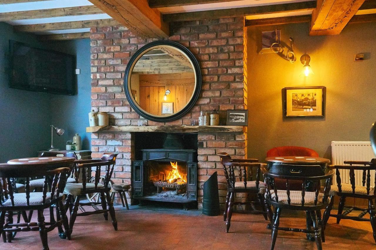 Llandudno Apartment, Quirky Pub With Tropical Beer Garden Exterior photo