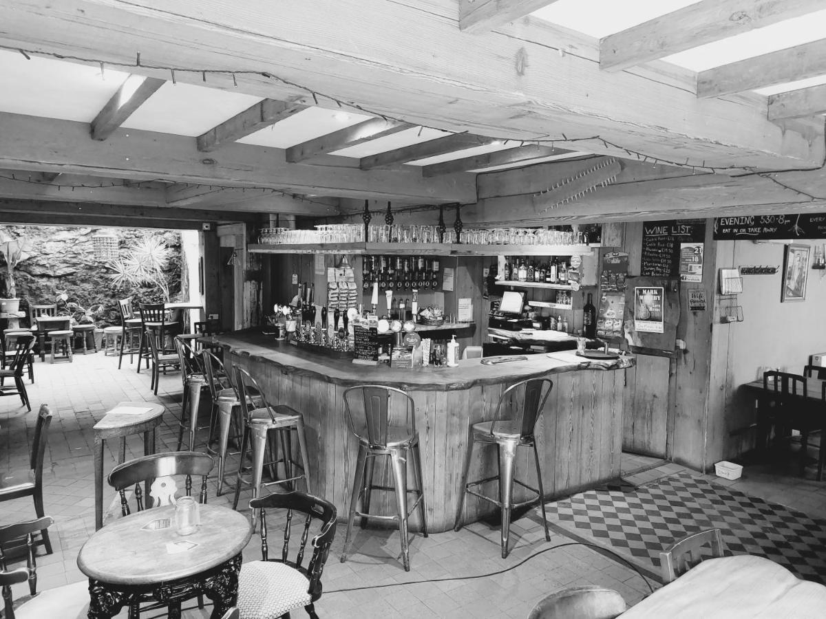 Llandudno Apartment, Quirky Pub With Tropical Beer Garden Exterior photo