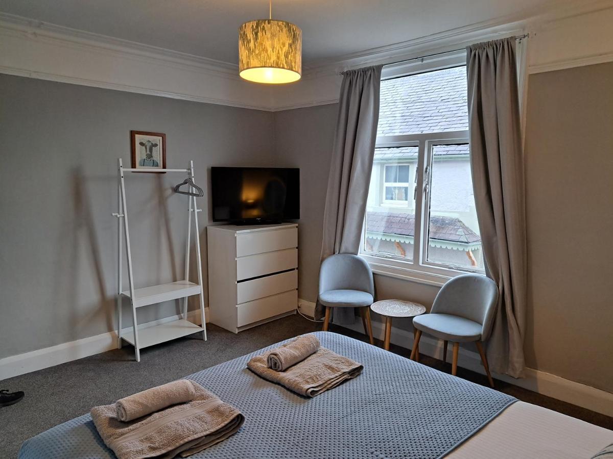 Llandudno Apartment, Quirky Pub With Tropical Beer Garden Exterior photo