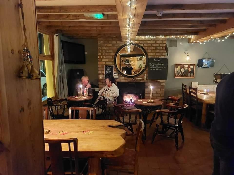 Llandudno Apartment, Quirky Pub With Tropical Beer Garden Exterior photo
