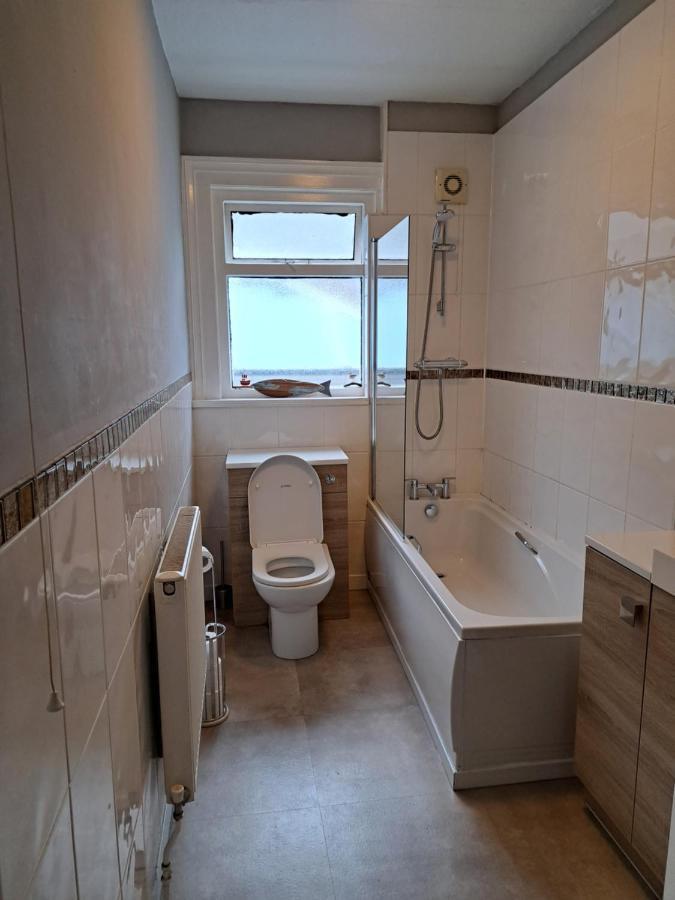 Llandudno Apartment, Quirky Pub With Tropical Beer Garden Exterior photo
