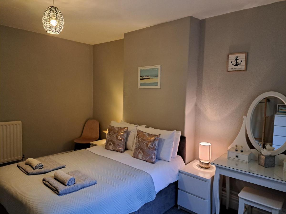 Llandudno Apartment, Quirky Pub With Tropical Beer Garden Exterior photo