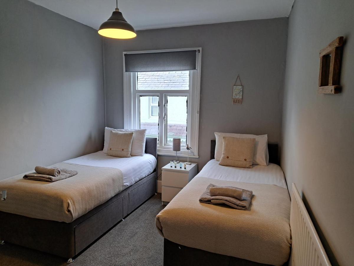 Llandudno Apartment, Quirky Pub With Tropical Beer Garden Exterior photo