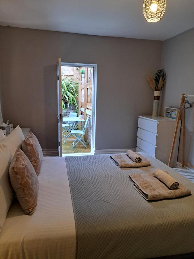 Llandudno Apartment, Quirky Pub With Tropical Beer Garden Exterior photo